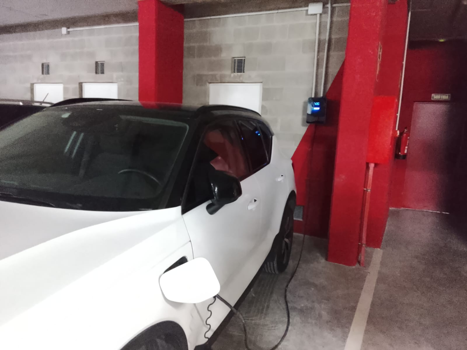Instalación de cargador V2C en garaje comunitario en Rivas-Vaciamadrid